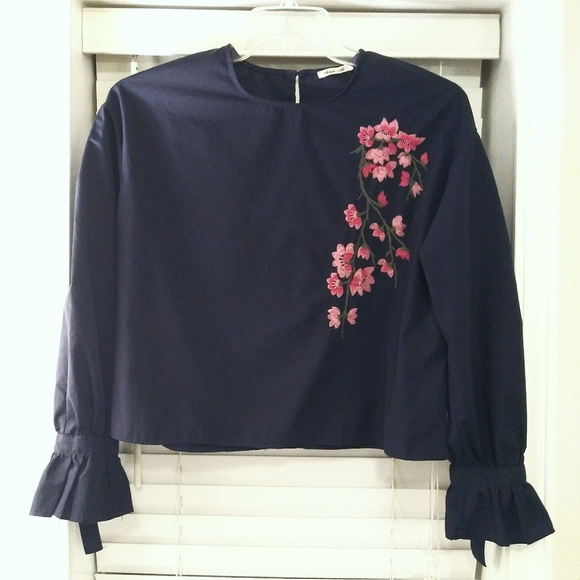 Bleuh Ciel Blue Embroidered Crop Top Long Sleeves - Picture 5 of 8